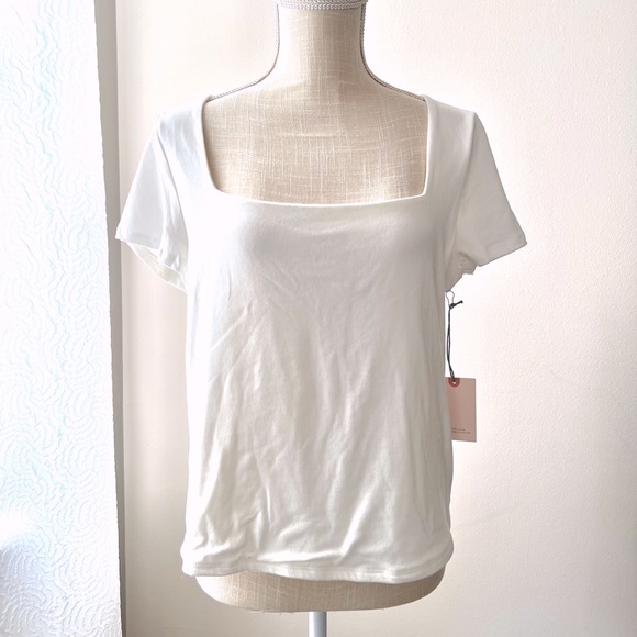 Sincerly Jules Tops - NWT Sincerely Jules White Short Sleeve T-shirt with Scoop Neck size XXL